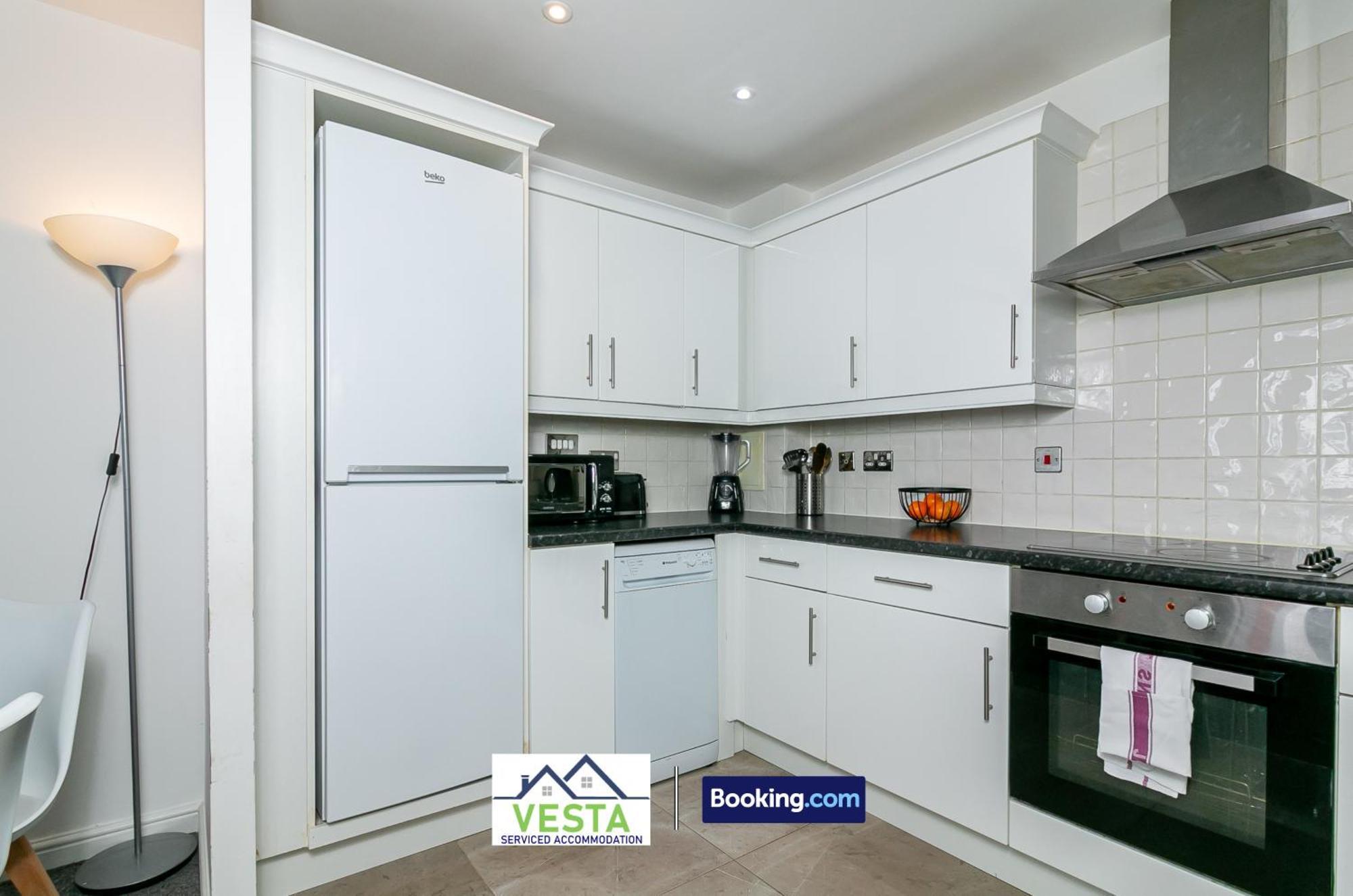 Two Bedrooms Apartment By Vesta Serviced Accommodation & Short Lets Hatfield With Free Wifi Kültér fotó